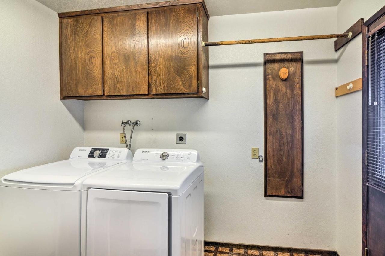 Bullhead City Home With Private Pool, Hot Tub And View Exterior foto